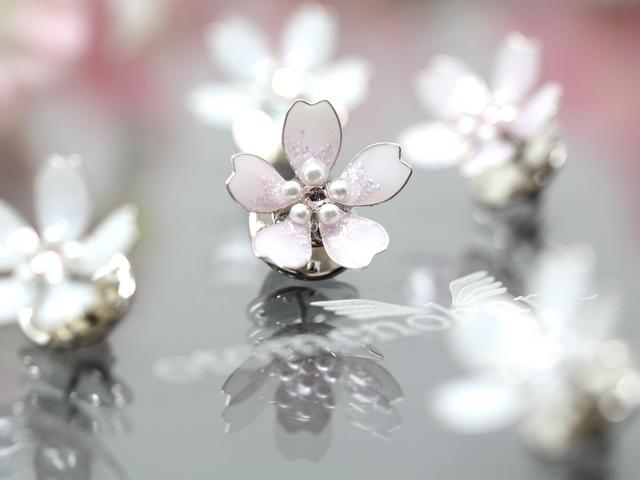 新作「さくら舞う1輪 ブローチ」発売開始